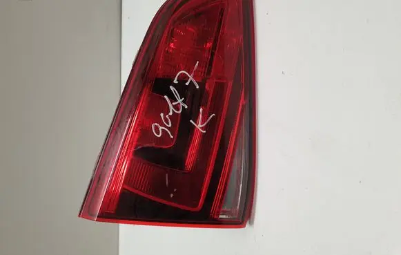 Tailgate rear/tail lights