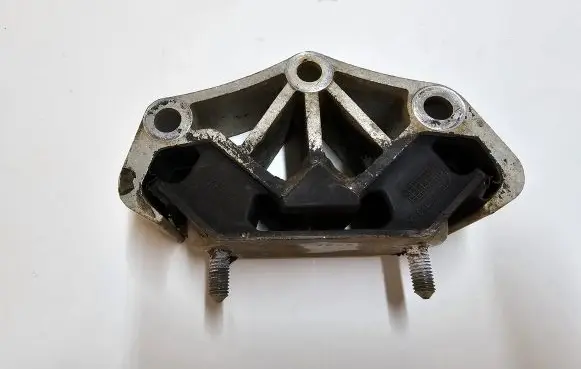 Ford Mustang VI Gearbox mount FR3C7E373A
