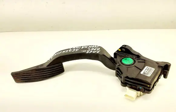 Opel Mokka Accelerator throttle pedal 95087911