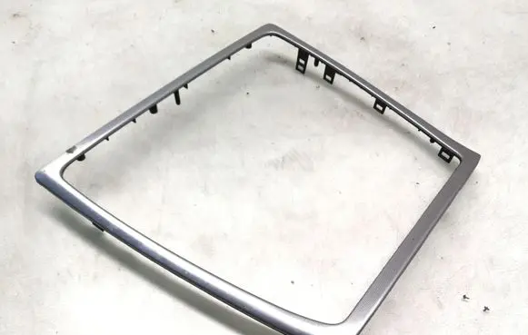 Volvo V70 Radio/GPS head unit trim 30672110