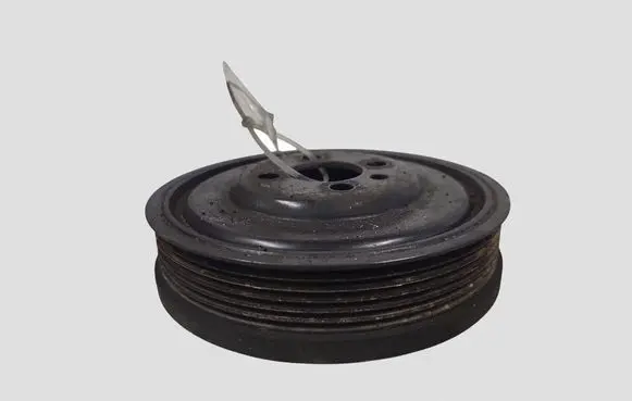 Volkswagen PASSAT B6 Crankshaft pulley 03G105243