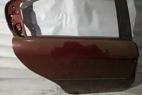 Alfa Romeo 147 Rear door raudonos
