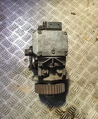 Audi A6 S6 C5 4B Fuel injection high pressure pump 0281010479 089016C 00239