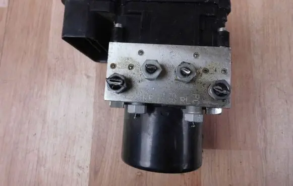 Volvo S60 ABS Pump 31423348