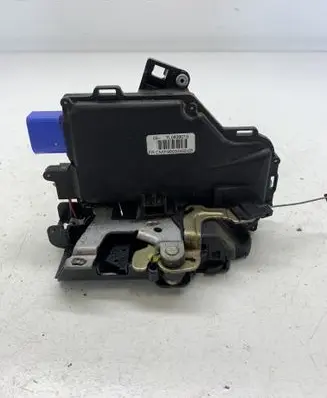 Seat Toledo III (5P) Rear door lock 7L0839015