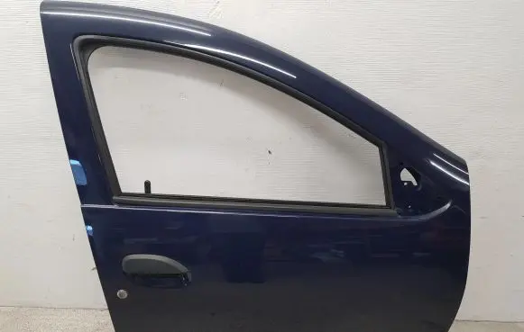 Dacia Sandero Front door