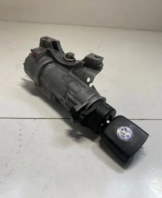 Volkswagen PASSAT B5.5 Ignition lock 4B0905851C