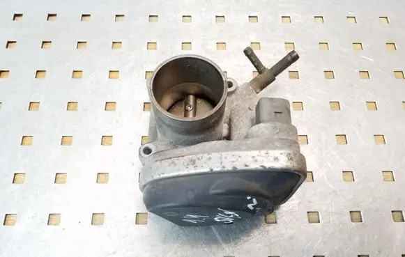 Skoda Fabia Mk1 (6Y) Throttle valve 047133062D
