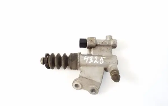 Honda CR-V Clutch master cylinder