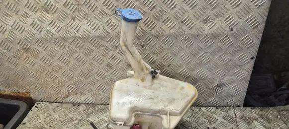 Toyota Yaris Windshield washer fluid reservoir/tank 
