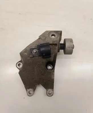 BMW 5 G30 G31 Engine mounting bracket 6864593