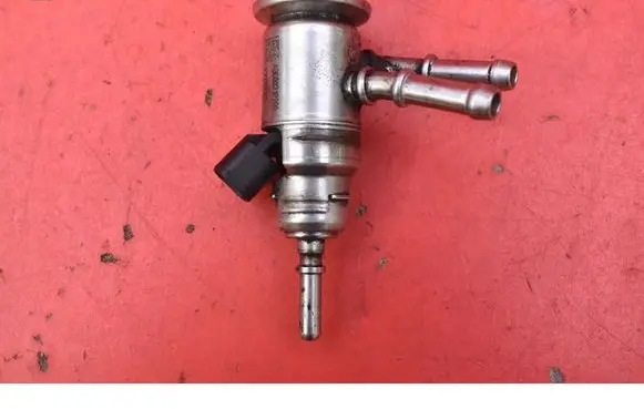 Jaguar XJ X308 Fuel injector 9842811780