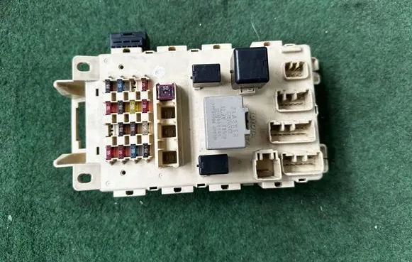 Toyota Yaris Verso Fuse box set 