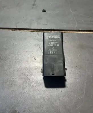 Ford Focus Glow plug pre-heat relay 51299049