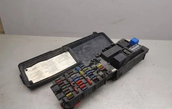Mercedes-Benz C W202 Fuse module 2025420232 2025455240 2025451103