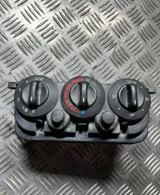 Mercedes-Benz A W168 Climate control unit 1688301385
