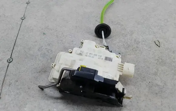 Audi A3 S3 8P Rear door lock 4F0839016