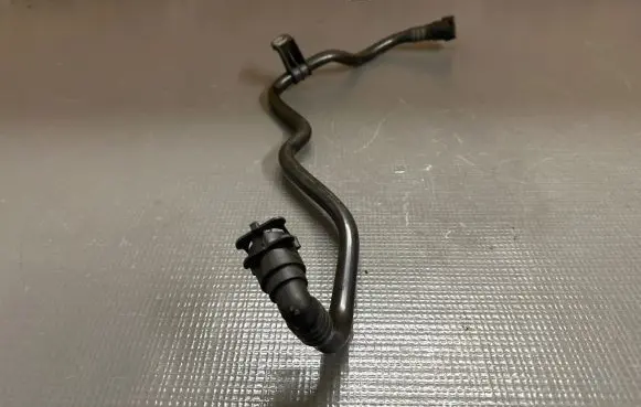 Volvo XC90 Engine coolant pipe/hose H21634