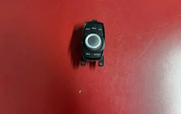 Head unit multimedia control