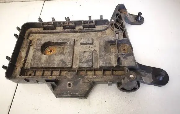 Volkswagen PASSAT B6 Battery box tray 1K0915333C