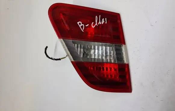 Tailgate rear/tail lights