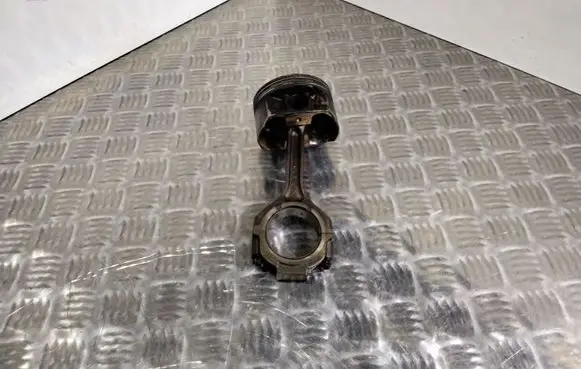 Nissan Murano Z50 Piston with connecting rod