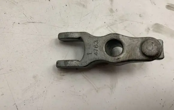 Opel Insignia A Fuel Injector clamp holder 4673