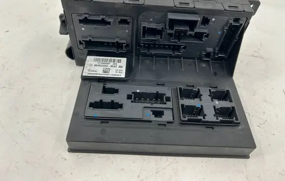 Mercedes-Benz E W211 Fuse module 2115454301