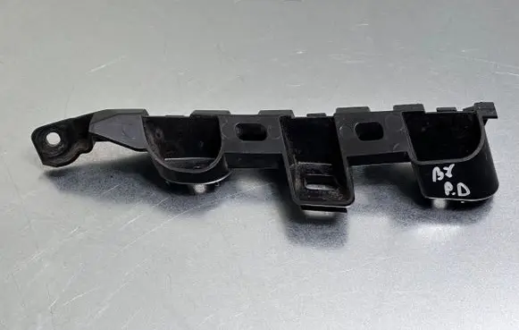 Volkswagen Passat Alltrack Front bumper mounting bracket 3AA807184
