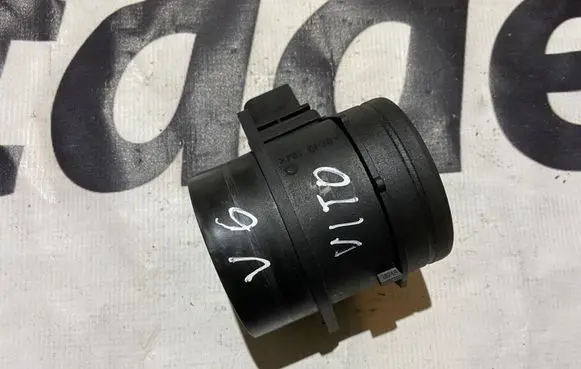 Mercedes-Benz B W245 Mass air flow meter A0000942248 0000942248