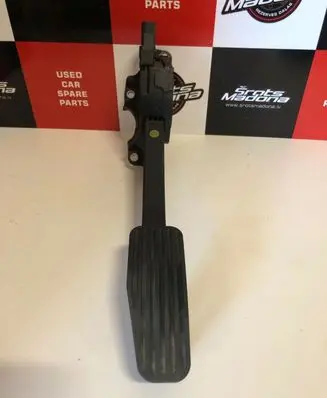 Volvo V70 Accelerator throttle pedal 30715175
