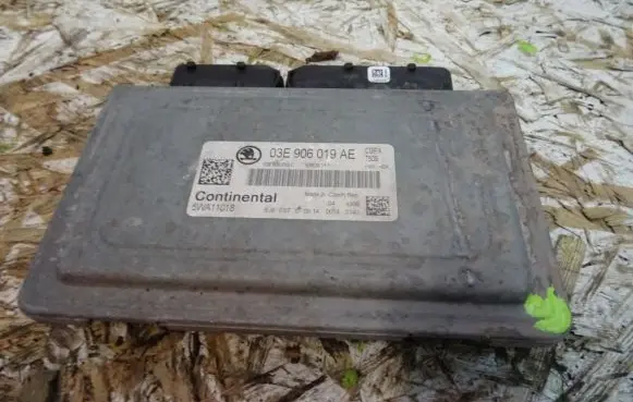 Skoda Fabia Mk2 (5J) Engine control unit/module ECU 03E906019AE