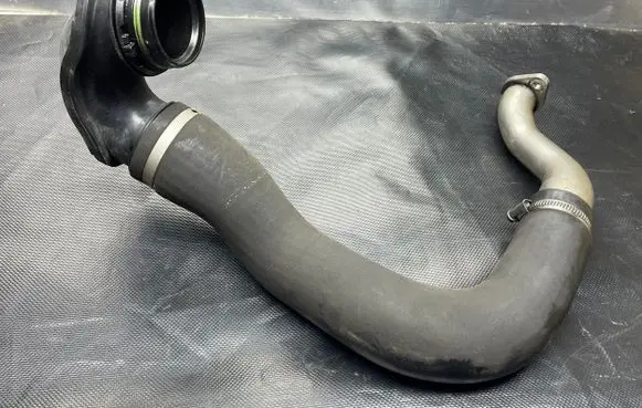 Intercooler hose/pipe