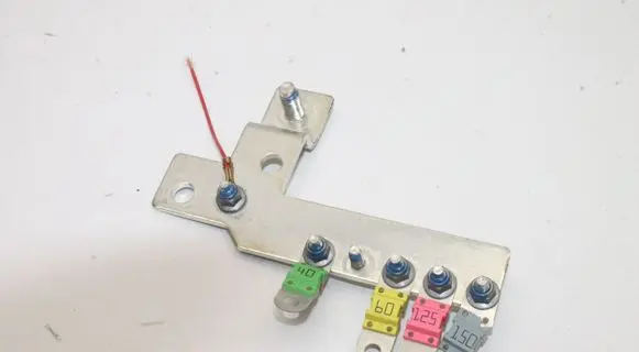 Volkswagen Touareg I Fuse module