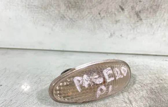 Mitsubishi Pajero Front fender indicator light