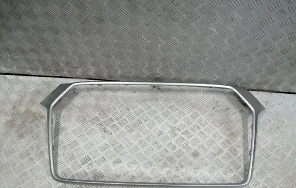 Audi Q5 SQ5 Front bumper upper radiator grill 8U0807715B