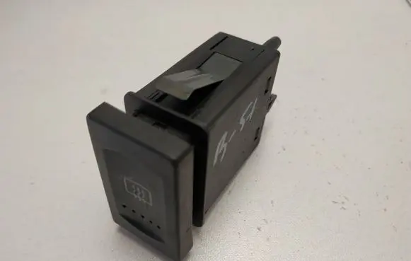 Volkswagen PASSAT B5.5 Windscreen/window heater switch 3B0959621C
