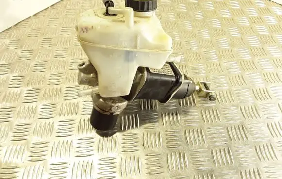 Mercedes-Benz E W211 Master brake cylinder A0004300312