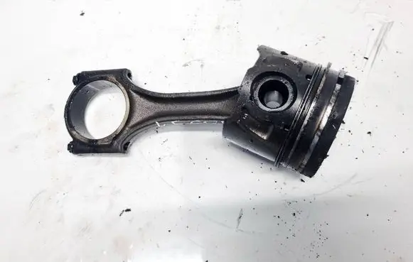 Mitsubishi Outlander Piston with connecting rod 