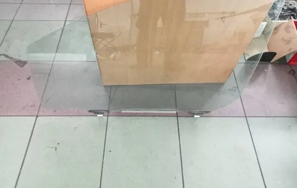Toyota Yaris Front door window glass four-door 43R007951 DOT24AS2M19
