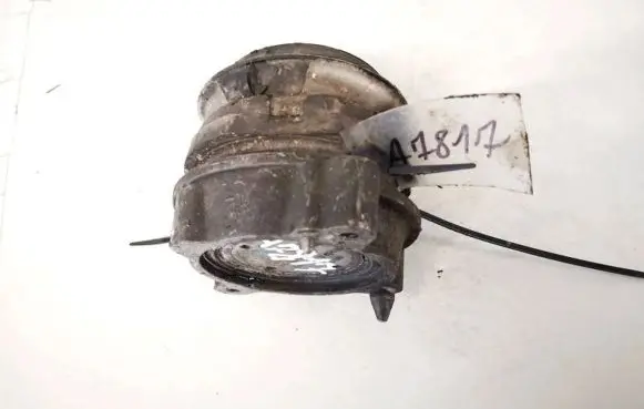 Engine mount bracket