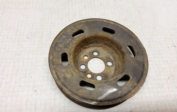 Volkswagen Golf IV Crankshaft pulley 06A105255F