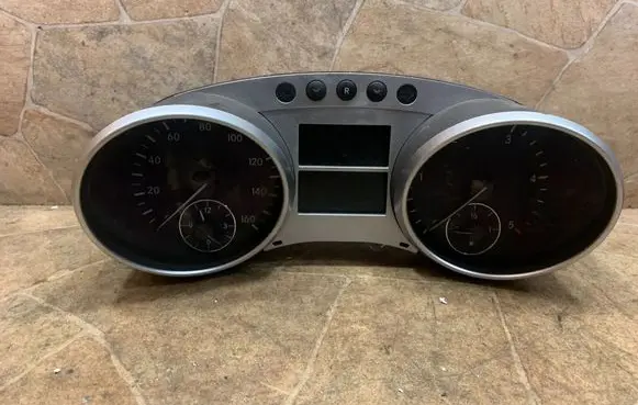 Mercedes-Benz ML W164 Speedometer (instrument cluster) A2514405311