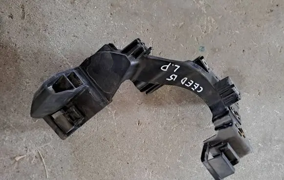 KIA Ceed Headlight/headlamp mounting bracket