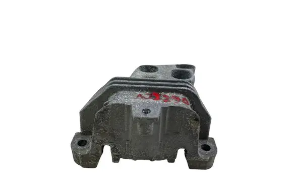 Mercedes-Benz CLA C117 X117 W117 Engine mount bracket A2462400617