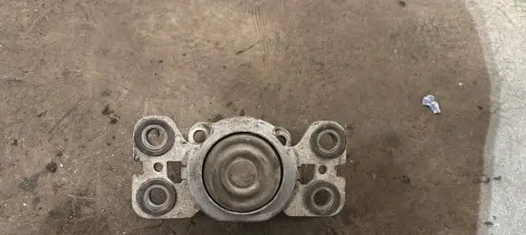 Volvo XC60 Engine mount bracket 8090M03