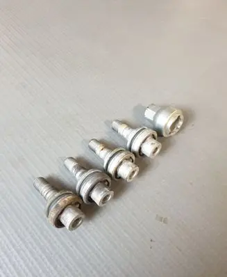Opel Mokka B Anti-theft wheel nuts and lock 