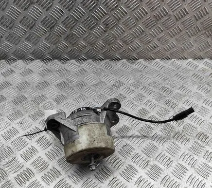 Mercedes-Benz CLS C257 Engine mount bracket A2132405100