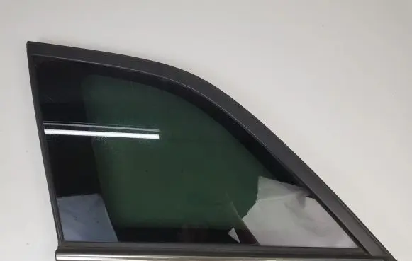 Chrysler Pacifica Rear side window