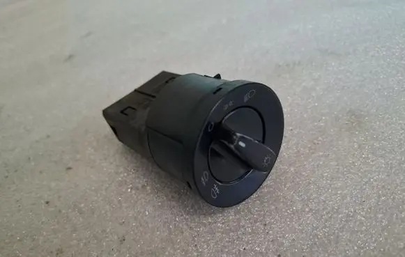 Volkswagen Golf IV Light switch 1C0941531A